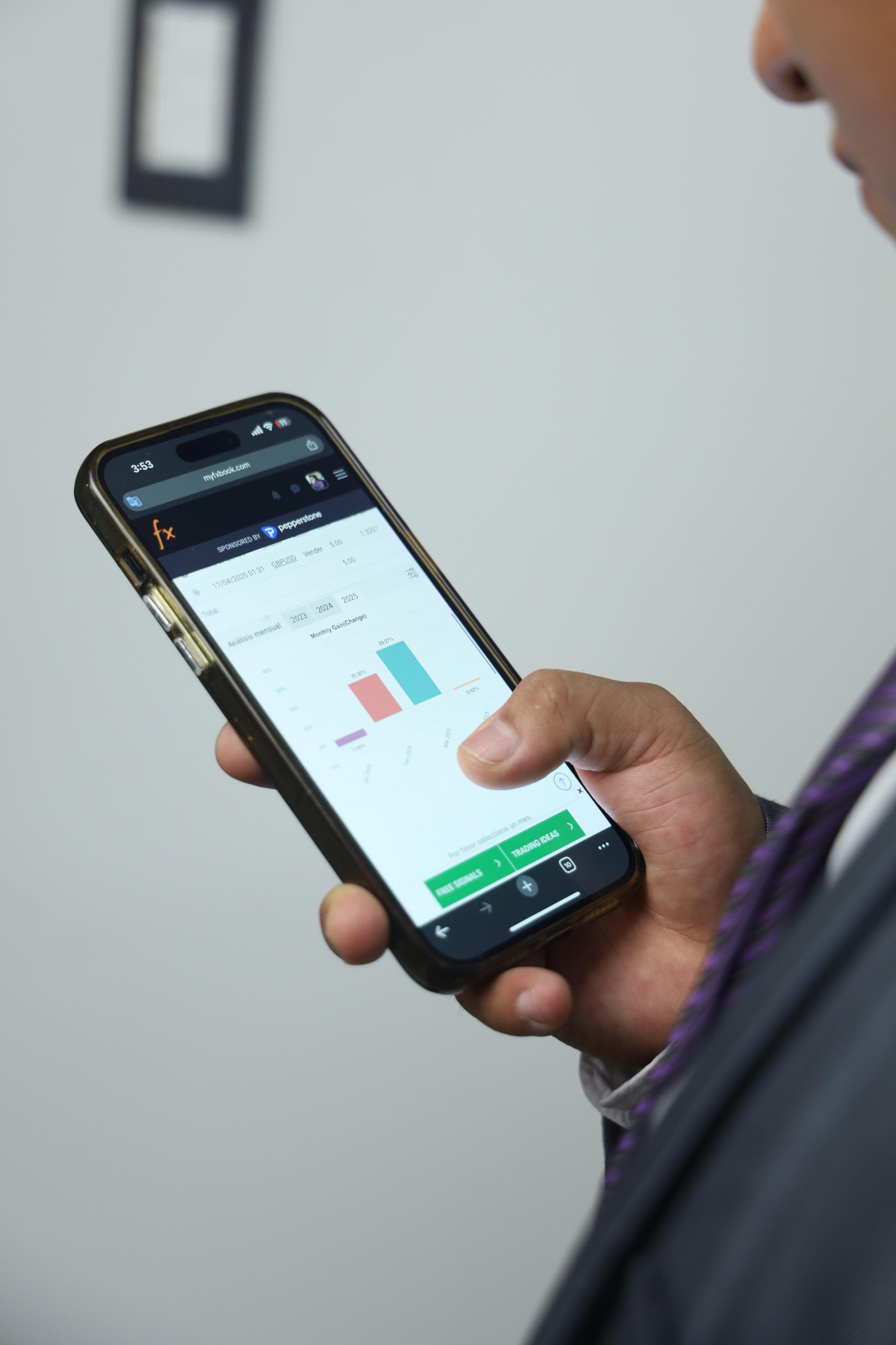 Eberth exponiendo sobre mercados financieros